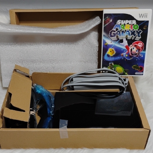 Nintendo Wii Black Super Mario Bros. Galaxy & 1 Controller Works Perfectly